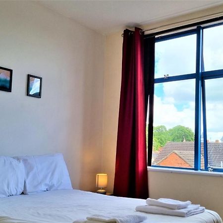 Central Apartments - Spacious 2 Beds Swindon Dış mekan fotoğraf