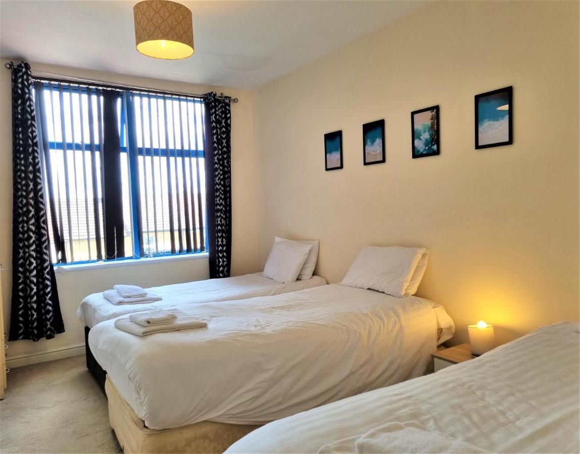 Central Apartments - Spacious 2 Beds Swindon Dış mekan fotoğraf